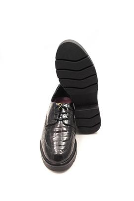 Zapato 24Hrs cordón charol coco negro
