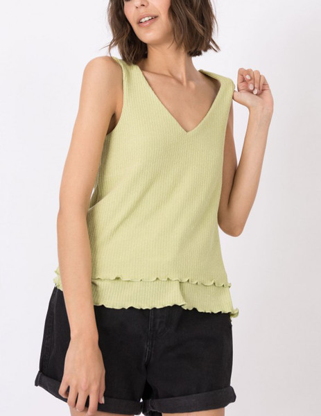 Gallery camiseta verde tiffosi cuello pico y volantes en bajo bernini para mujer  4 