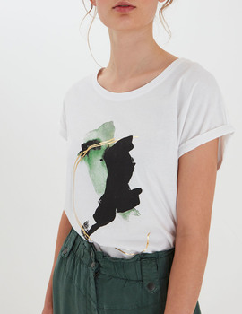Camiseta BYOUNG Sanla blanco con print manga sisa para mujer.